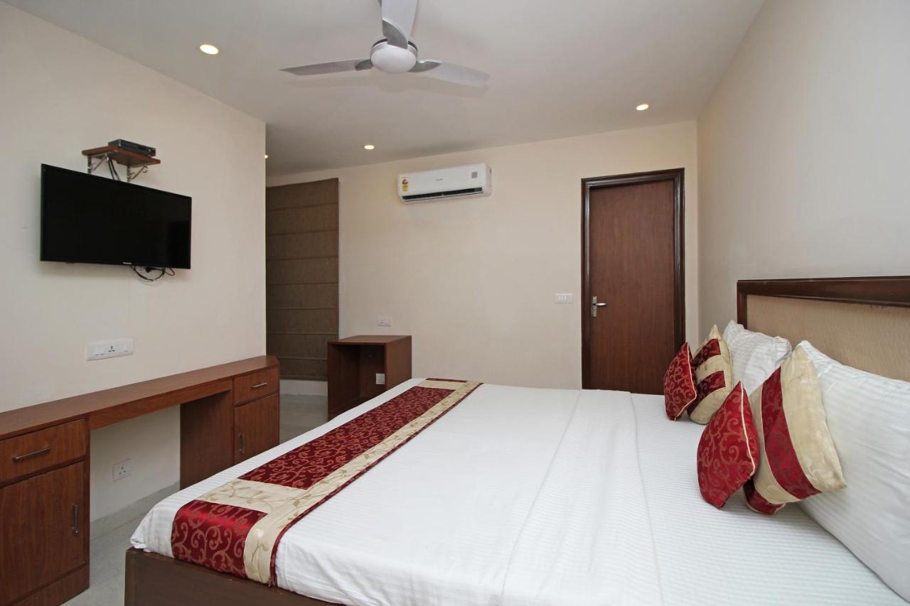 Oyo Hotel Blu Pebbles Near Delhi Airport New Delhi Eksteriør billede