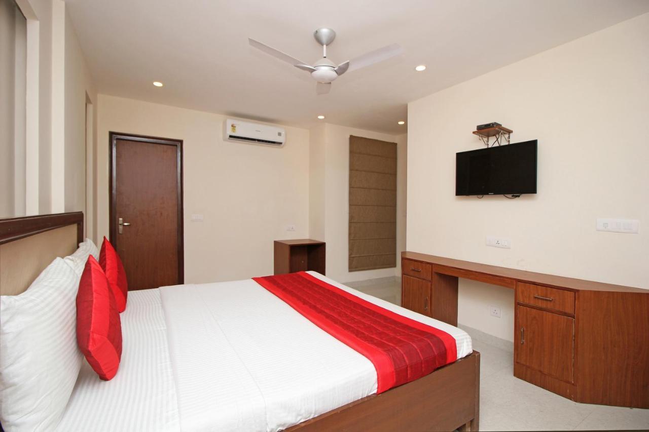 Oyo Hotel Blu Pebbles Near Delhi Airport New Delhi Eksteriør billede